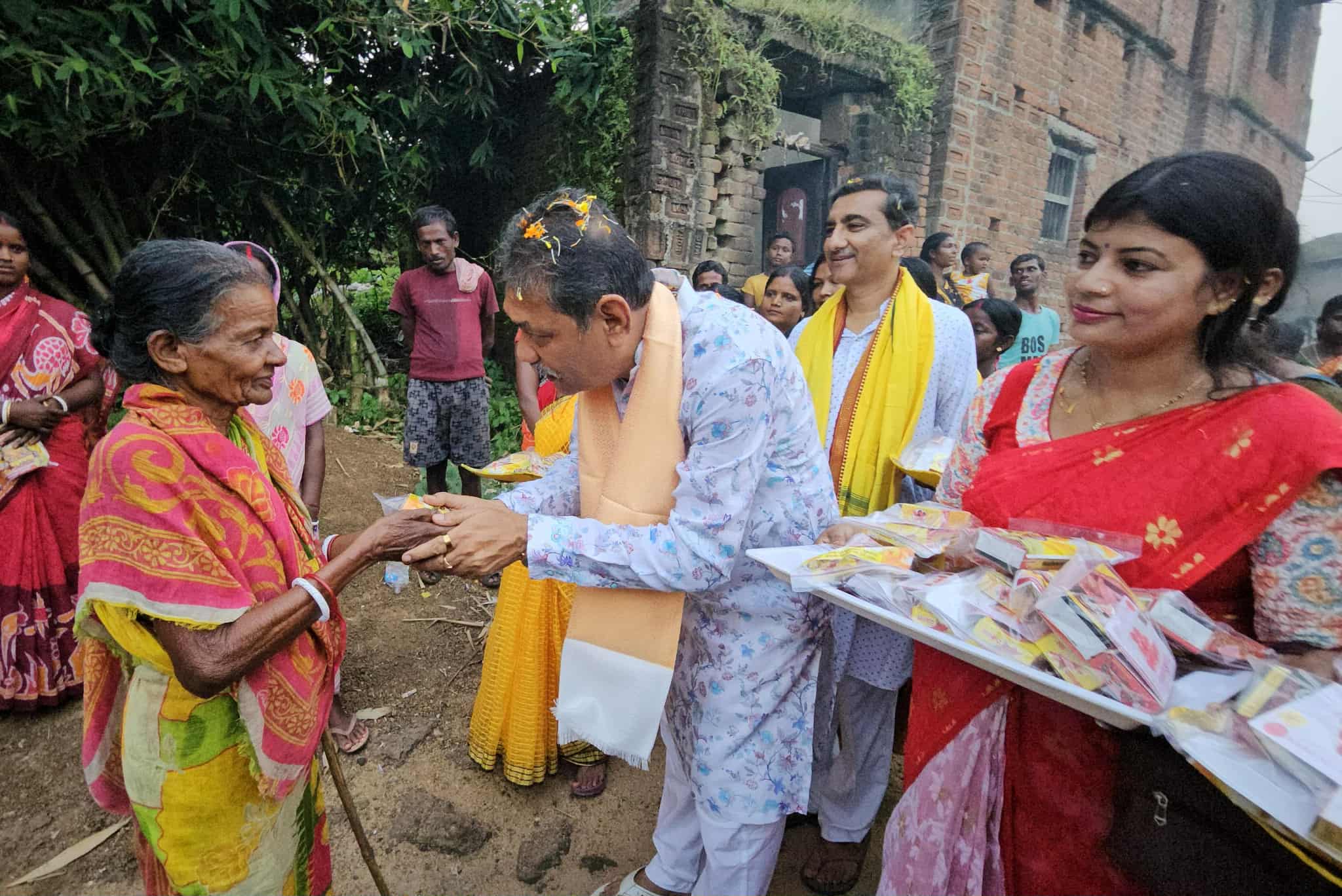 দুর্গাপূজা প্রাক্কালে পাণ্ডবেশ্বরে বিধায়কের উদ্যোগে শুরু হল “মাতৃবরণ” দুর্গাপূজা প্রাক্কালে পাণ্ডবেশ্বরে বিধায়কের উদ্যোগে শুরু হল “মাতৃবরণ”