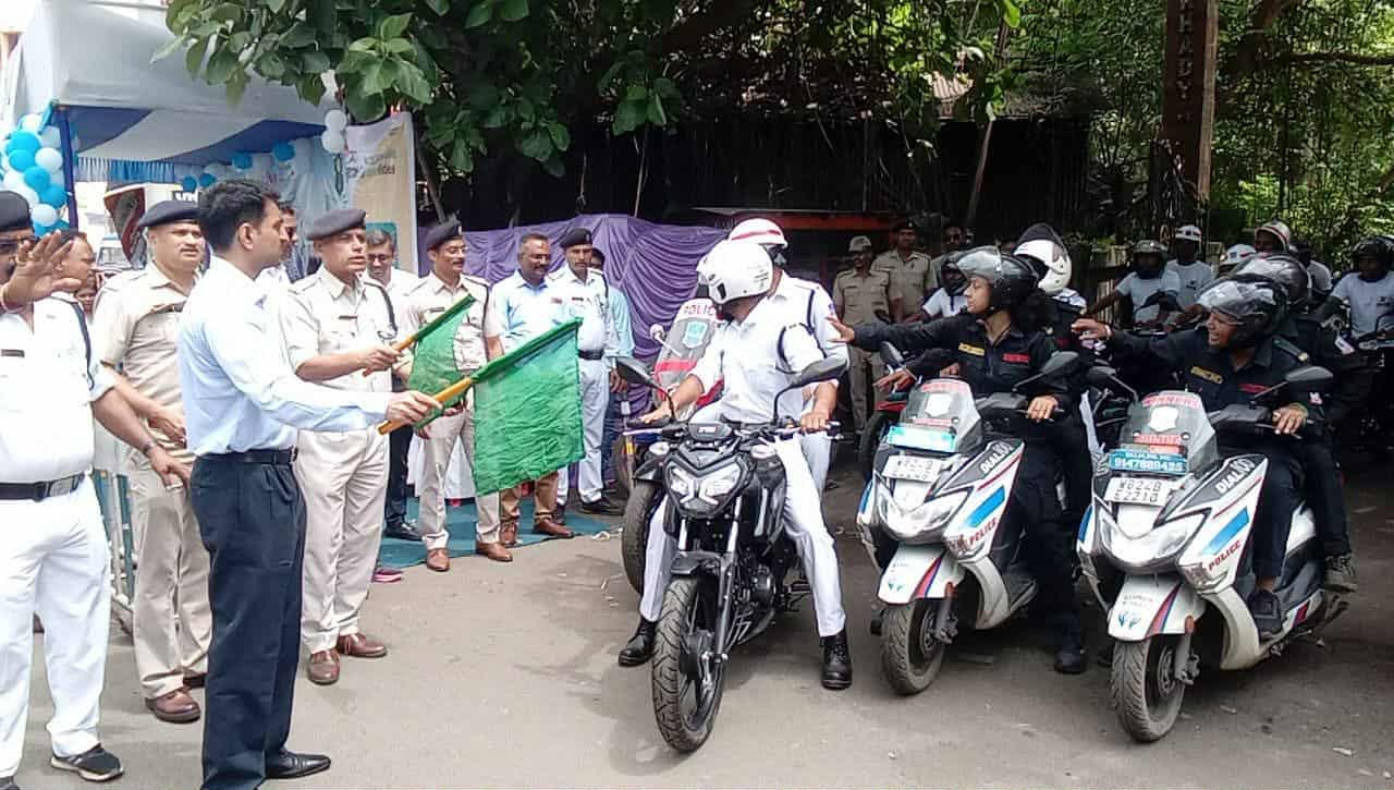 সড়ক দুর্ঘটনা কমাতে কার্যকর পদক্ষেপ নিচ্ছে আসানসোল-দুর্গাপুর ট্রাফিক পুলিশ সড়ক দুর্ঘটনা কমাতে কার্যকর পদক্ষেপ নিচ্ছে আসানসোল-দুর্গাপুর ট্রাফিক পুলিশ