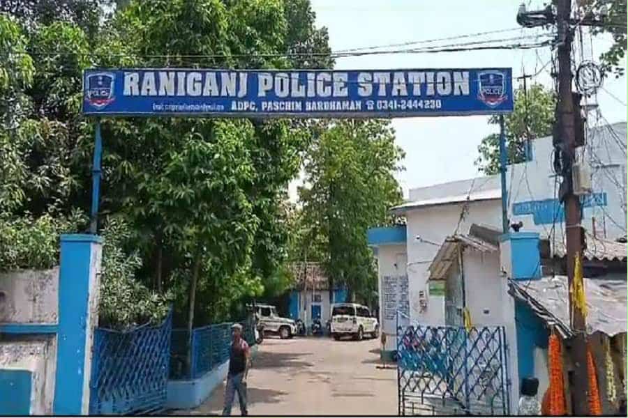 रानीगंज में बाइक चोरी के मामले में दो आरोपी बाइक और आग्नेयास्त्रों के साथ गिरफ्तार रानीगंज में बाइक चोरी के मामले में दो आरोपी बाइक और आग्नेयास्त्रों के साथ गिरफ्तार