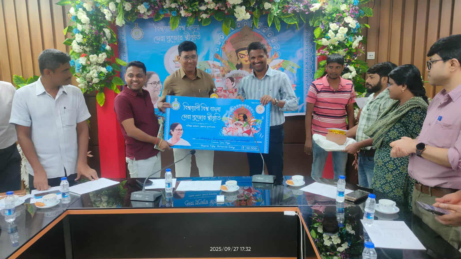 দেওয়া হলো বিশ্ব বাংলা শারদ সম্মাননা ২০২৫ দেওয়া হলো বিশ্ব বাংলা শারদ সম্মাননা ২০২৫