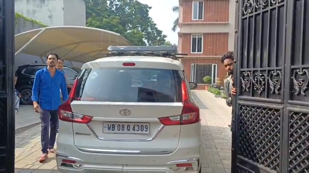 বালি পাচার মামলায় কলকাতা সহ আসানসোলের এক বালি ব্যবসায়ীর বাড়িতে অভিযান চালাল ইডি বালি পাচার মামলায় কলকাতা সহ আসানসোলের এক বালি ব্যবসায়ীর বাড়িতে অভিযান চালাল ইডি