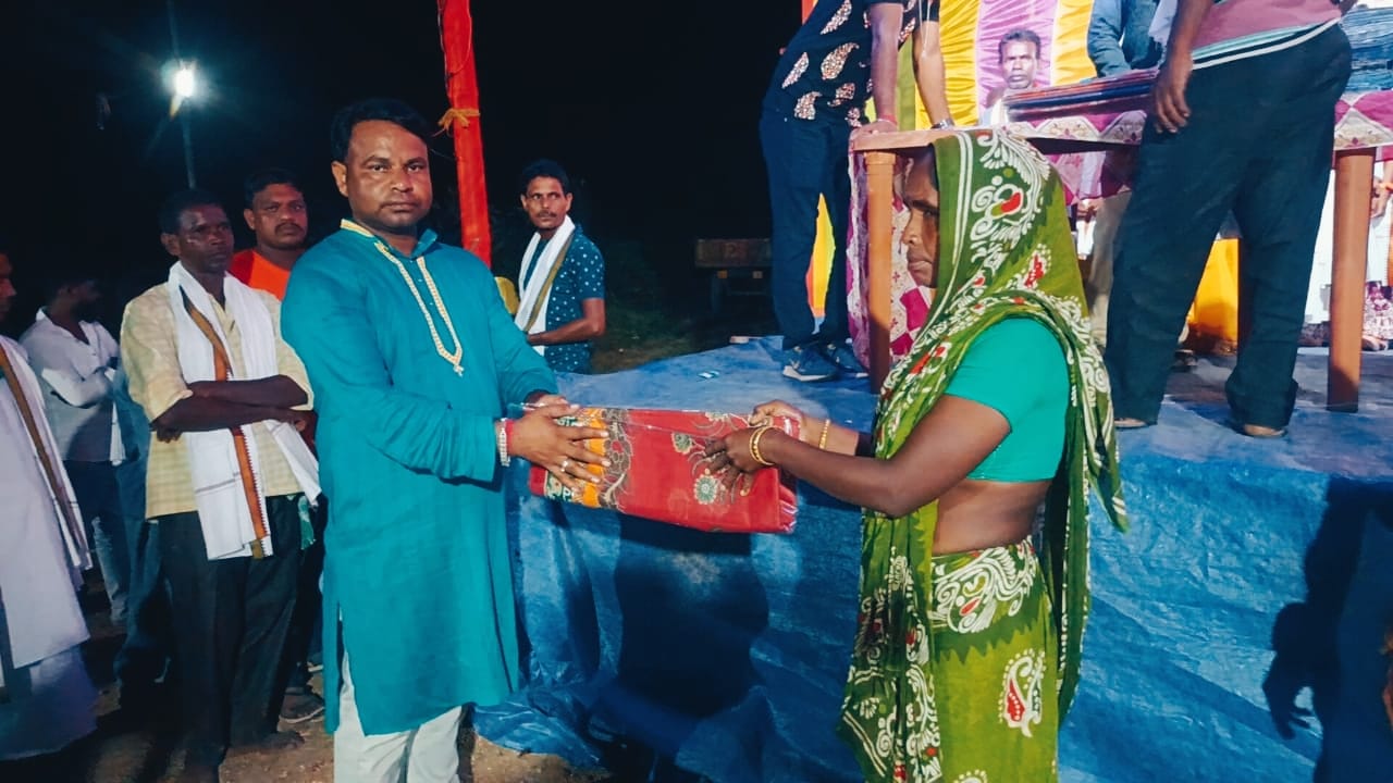 অসহায়দের পাশে তালডাংরার সমাজসেবী