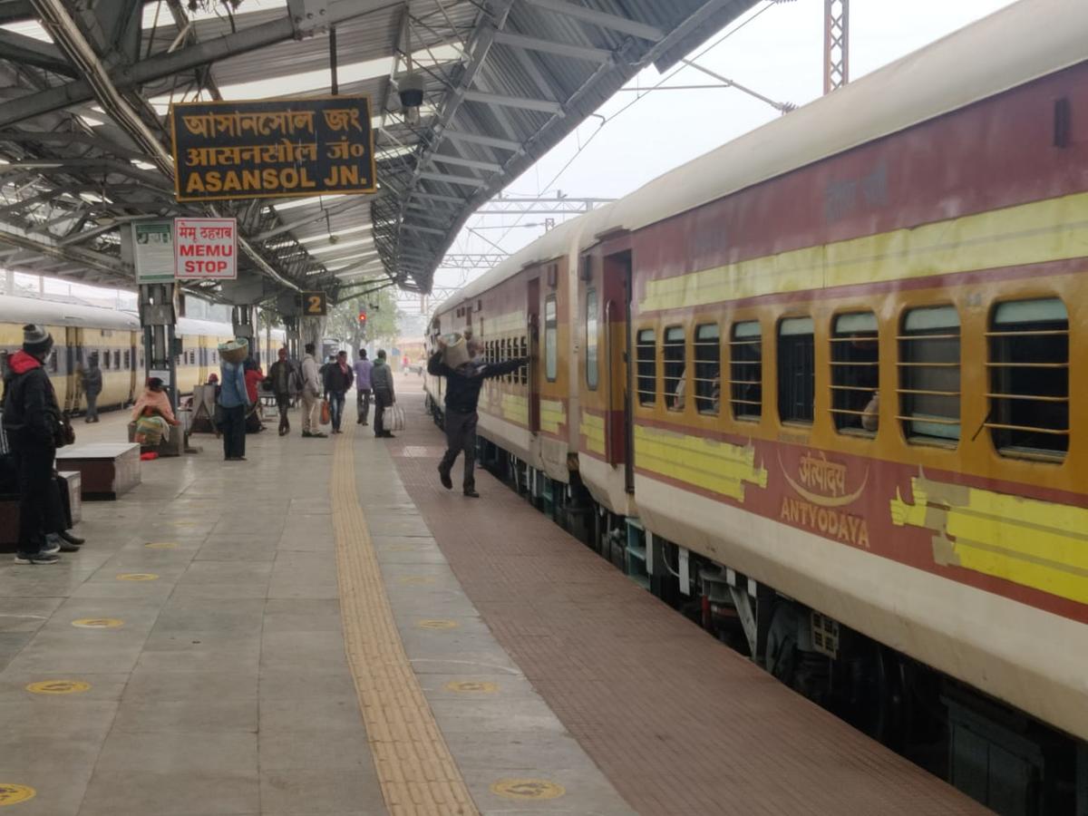 ONE MORE CHHATH SPECIAL TO  RUN BETWEEN KOLKATA & SIWAN