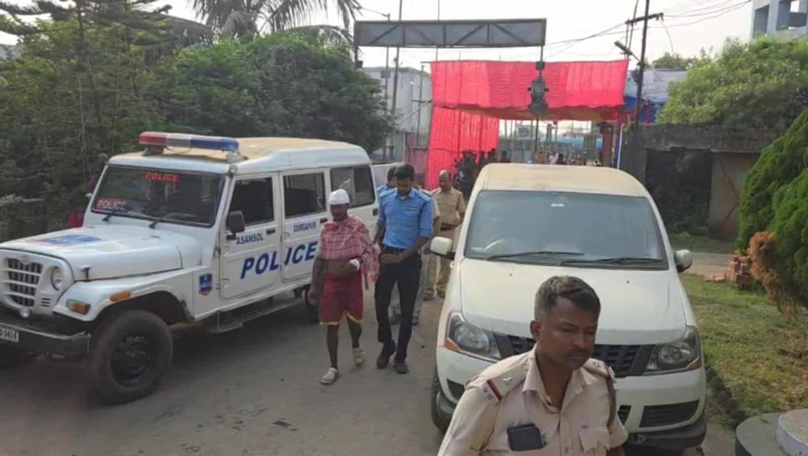 আদিবাসী মহিলাকে ধর্ষণের অভিযোগে একজনকে গ্রেফতার করল শাঁকতোরিয়া ফাঁড়ির পুলিশ আদিবাসী মহিলাকে ধর্ষণের অভিযোগে একজনকে গ্রেফতার করল শাঁকতোরিয়া ফাঁড়ির পুলিশ