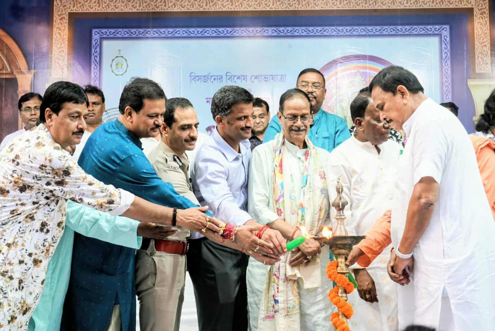 Durga Puja Carnival held, Journalists face obstacles while reporting in Asansol Durga Puja Carnival held, Journalists face obstacles while reporting in Asansol