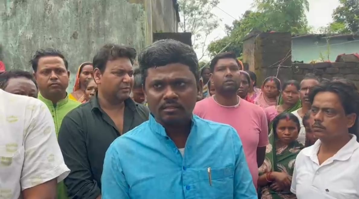 বারাবনির চরণপুরে ফের ধস, ইসিএলের বিরুদ্ধে ক্ষোভ