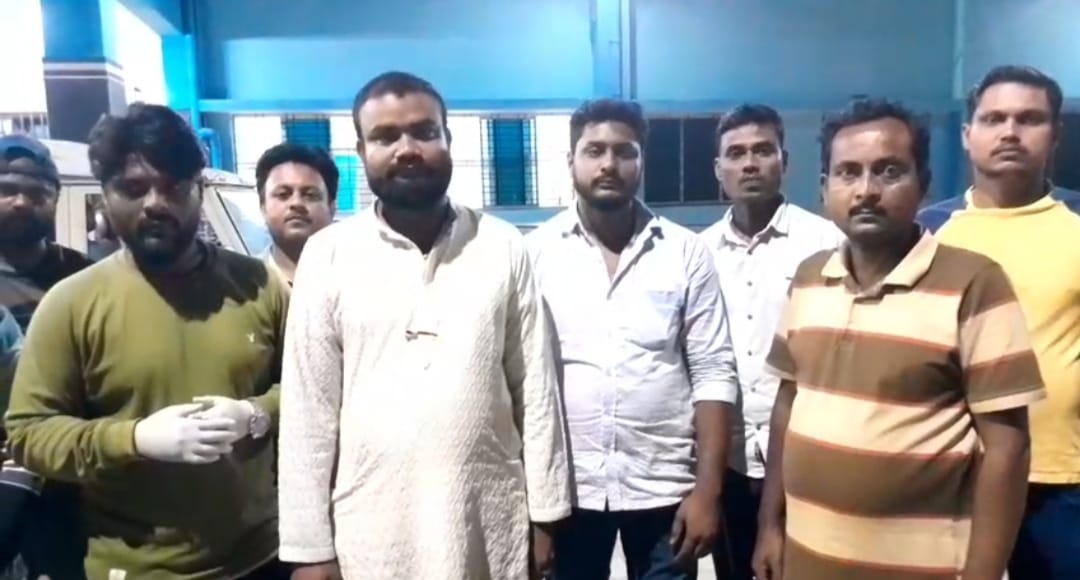 মেমারিতে হিন্দুর দেহ সৎকারে এগিয়ে এলেন মুসলিম যুবকের দল