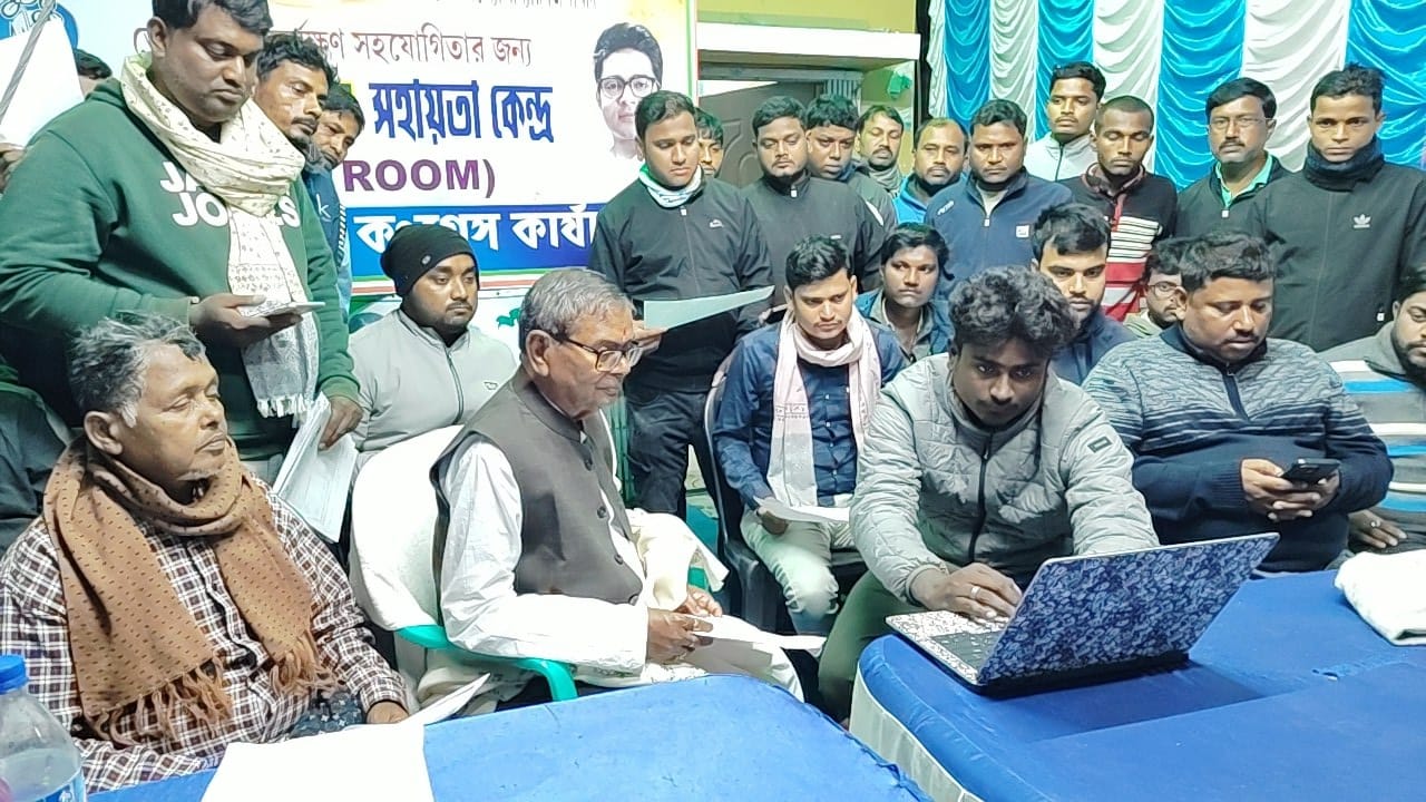 সাগর ব্লক ওয়ার রুমে দিদির দূতের রিপোর্ট খতিয়ে দেখলেন সুন্দরবন উন্নয়ন মন্ত্রী বঙ্কিমচন্দ্র হাজরা