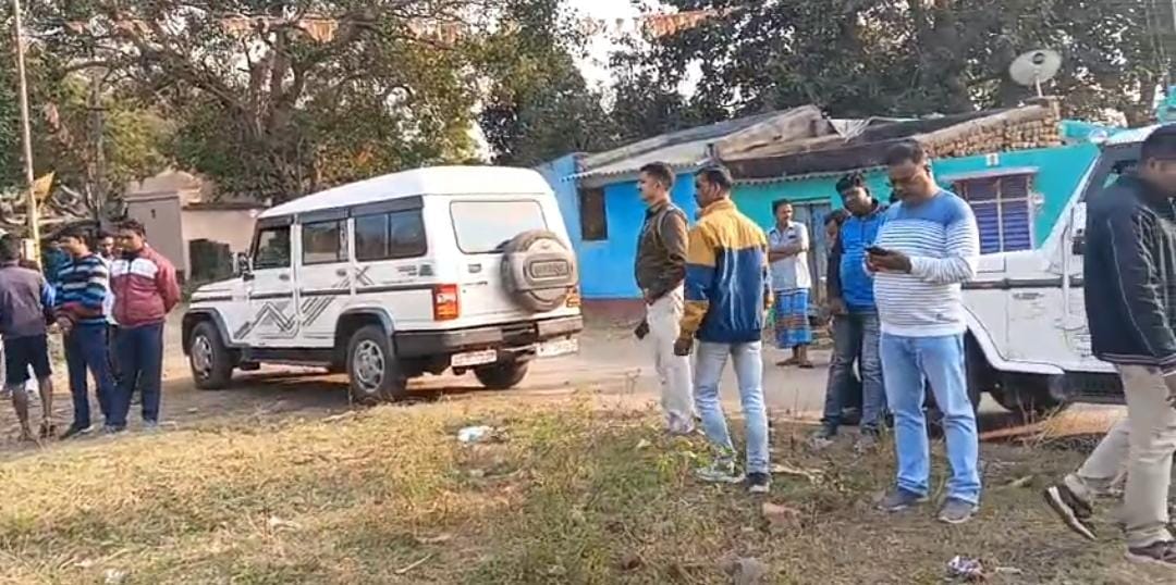 পাণ্ডবেশ্বরের রামনগরে বোমা আতঙ্ক !! শাসক বিরোধী তরজা !! আতঙ্ক এলাকায় !! তদন্তে পাণ্ডবেশ্বর থানা