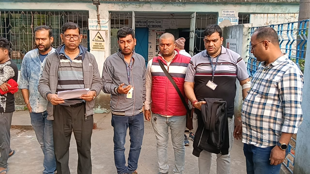 রাজ্য সরকারের চার বিদ্যুৎ কর্মীকে বাঁশের আঘাত।। হন্তদন্ত হয়ে ছুটল রানীগঞ্জ থানায়