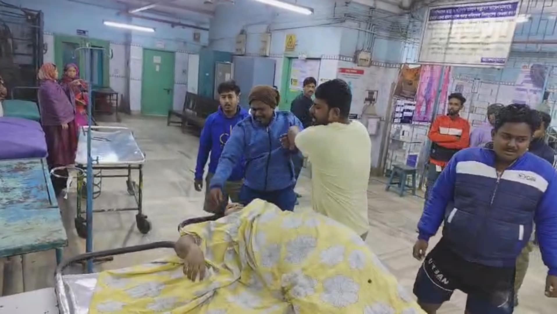 মহিলার মৃত্যু ঘিরে উত্তাল হাওড়া হাসপাতাল