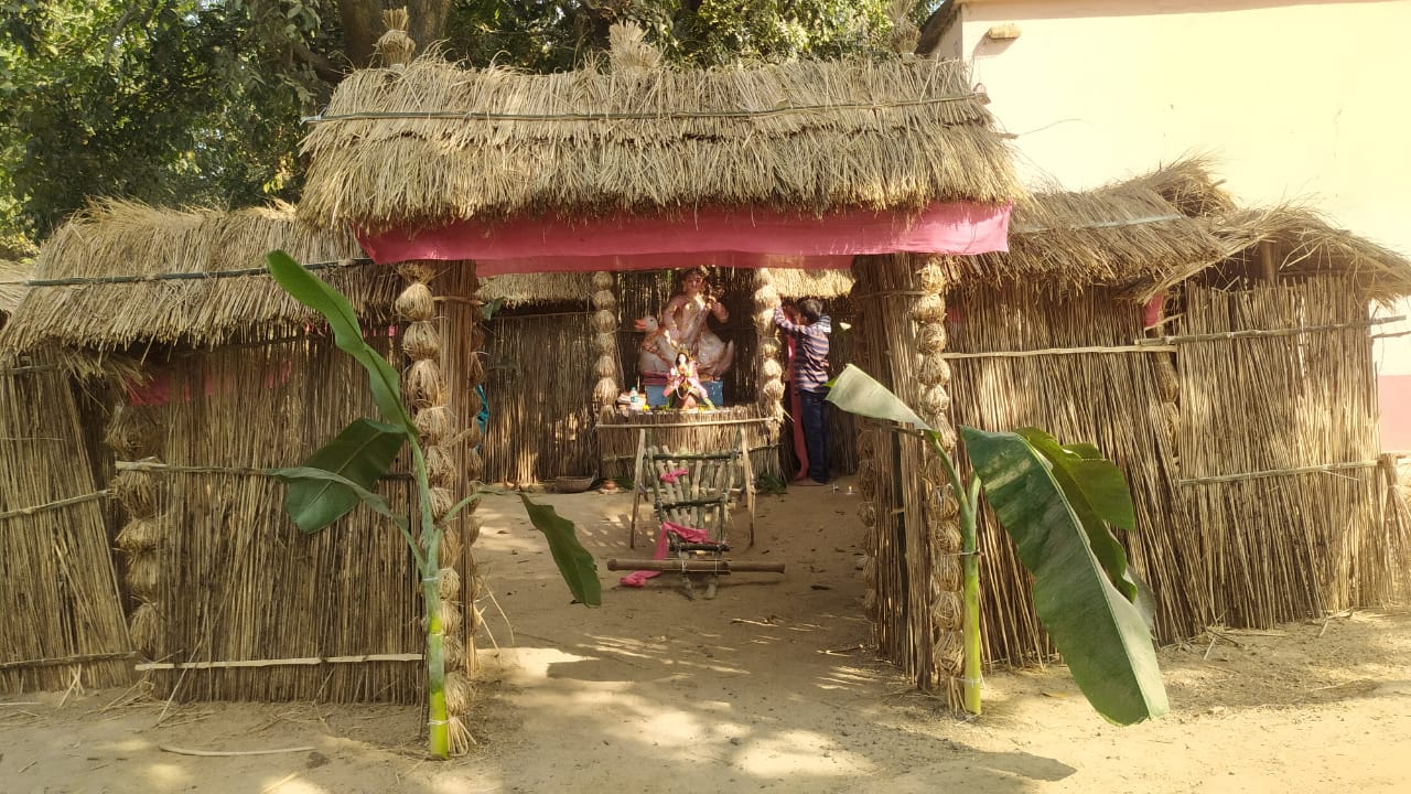 সরস্বতী পুজোয় অভিনব ‘থিম’-এর দর্শনীয় প্যাণ্ডেল তৈরি করল গণপুরের কচিকাচারা