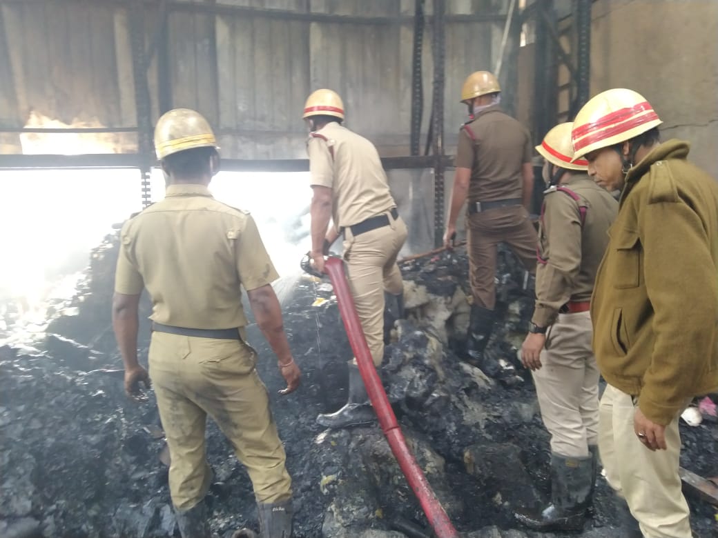 নাজিরাবাদ অগ্নিকাণ্ডে মৃত বেড়ে ১১, গাফিলতিতে মৃত্যুর ধারায় গ্রেফতার ডেকরেটার্স সংস্থার কর্ণধার