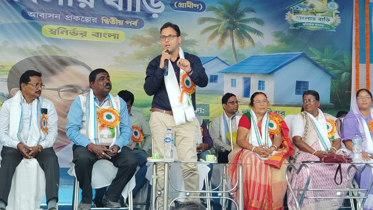 মুখ্যমন্ত্রীর ঐকান্তিক প্রয়াস: সাগরে ‘বাংলার বাড়ি’ প্রকল্পের দ্বিতীয় পর্বের শুভ সূচনা, পাকা ছাদ পাচ্ছে হাজারো পরিবার