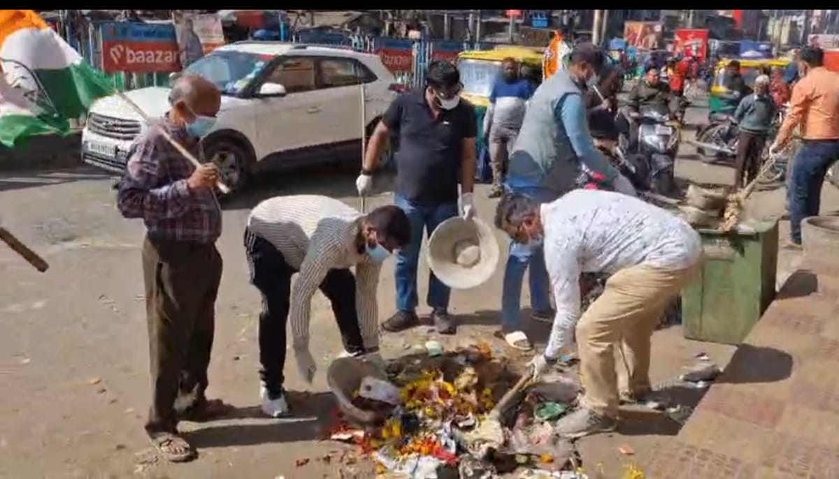 আসানসোল সাউথ ব্লক কংগ্রেসের পক্ষ থেকে আসানসোলের বিভিন্ন এলাকায় সাফাই অভিযান