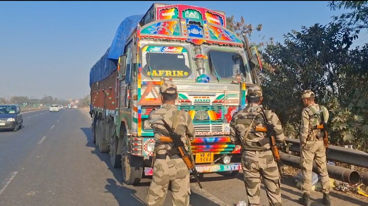 ১৯ নম্বর জাতীয় সড়ক থেকে অবৈধ কয়লা ভর্তি ট্রাক আটক করলো সিআইএসএফ