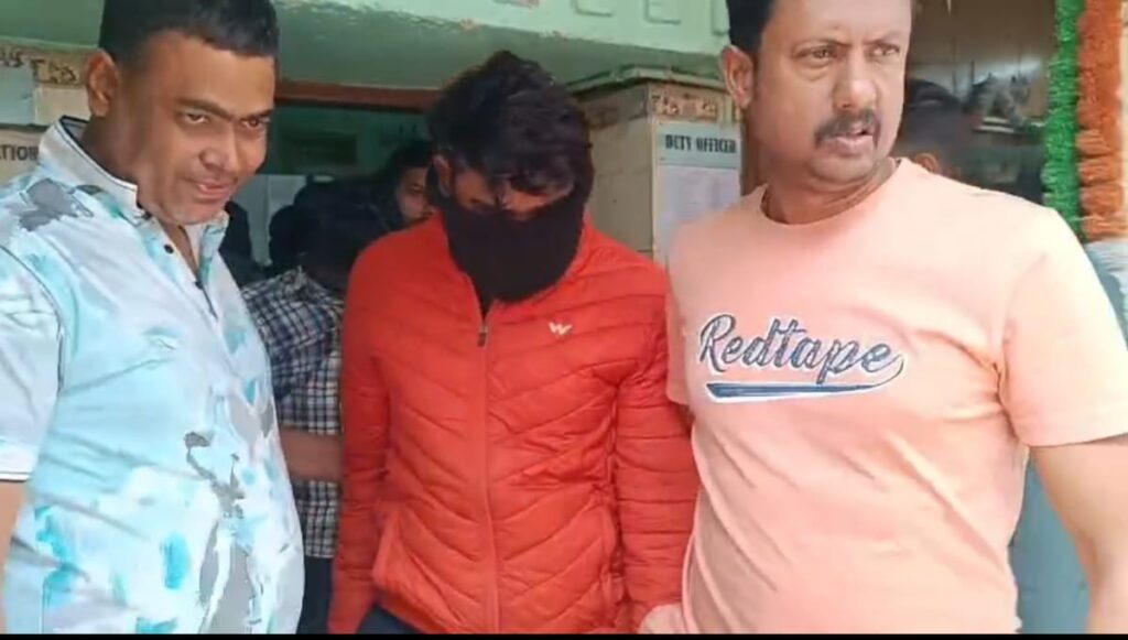 নির্বাচনের আগে আগ্নেয়াস্ত্র ও গুলি সহ গ্রেফতার এক