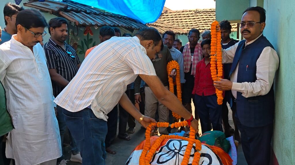 প্রয়াত হলেন দেন্দুয়া পঞ্চায়েতের প্রাক্তন প্রধান নগেন সোরেন,তৃণমূল কংগ্রেসের তরফে দেওয়া হলো শ্রদ্ধাঞ্জলি