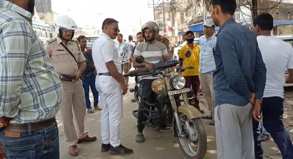 পানাগড় বাজারে ট্রাফিক পুলিশের তৎপরতা 