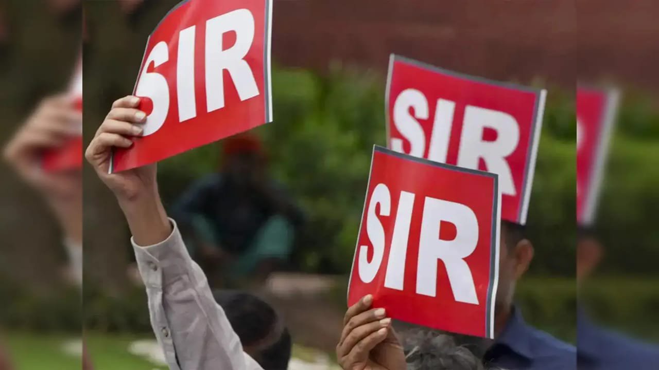 ‘সার’ – নির্বাচন কমিশনের তুঘলকি কাণ্ডে বিপাকে সাধারণ মানুষ