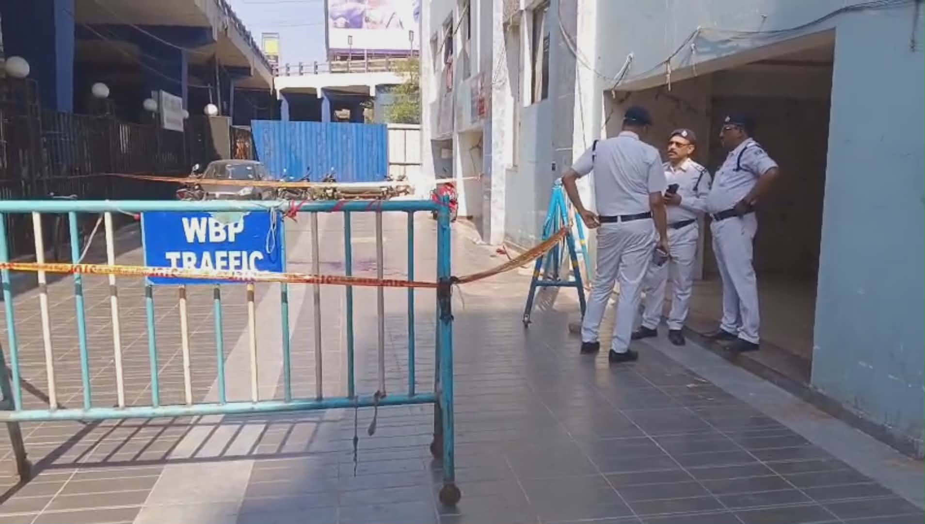 বহুতল বিল্ডিং এর উপর থেকে লোহার পাইপ পরে দুই ব‍্যক্তির মৃত‍্যুতে চাঞ্চল্য