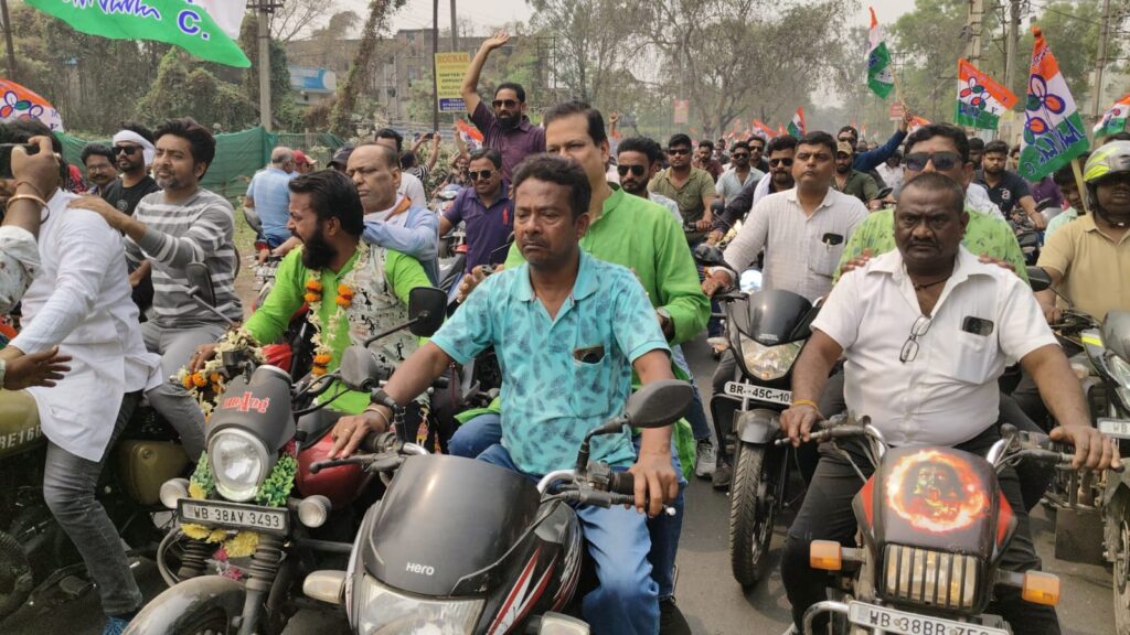 কুলটি ব্লক টাউন ১-এ তৃণমূল যুব কংগ্রেসের ঐতিহাসিক বাইক মিছিল