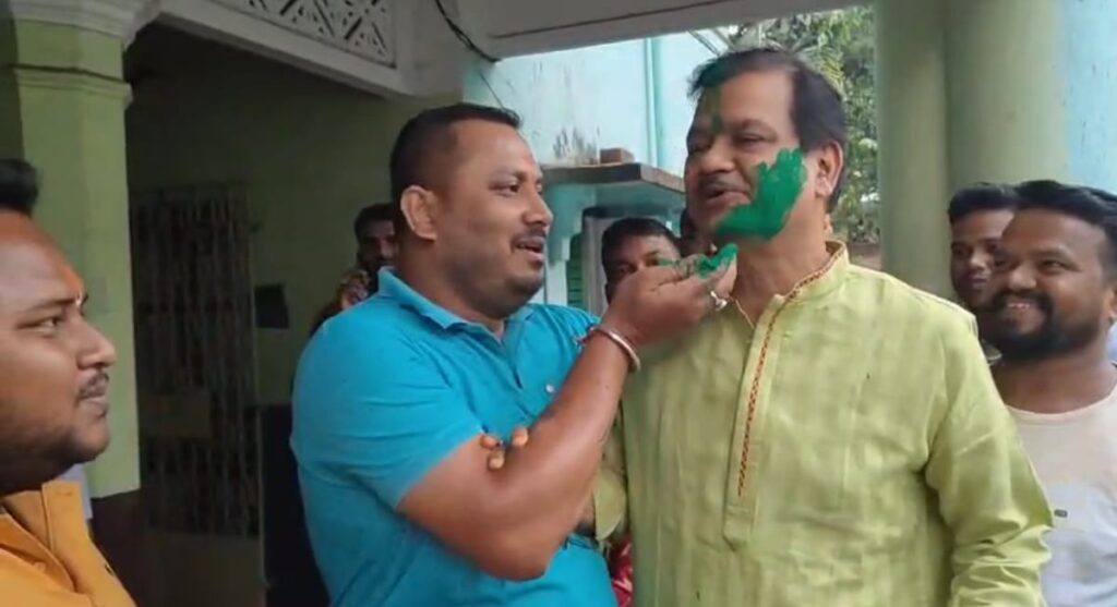 কুলটি বিধানসভার ৩ বারের বিধায়ক এবং ৪ বারের চেয়ারম্যান উজ্জ্বল চ্যাটার্জির নাম বাদ, প্রার্থী হলেন অভিজিৎ ঘটক