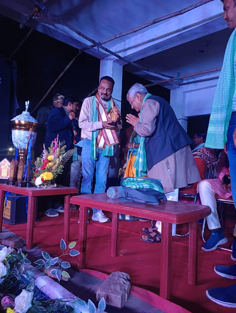 সম্মানিত হলেন প্রবীণ যাত্রা শিল্পী 