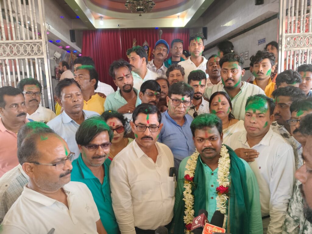 পুজো দিয়ে প্রচার শুরু করলেন আউসগ্রামের  তৃণমূল কংগ্রেস প্রার্থী 