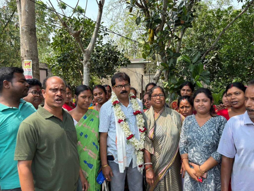 পুজো দিয়ে প্রচার শুরু করলেন উলূবেড়িয়া উত্তরের তৃণমূল কংগ্রেস প্রার্থী 