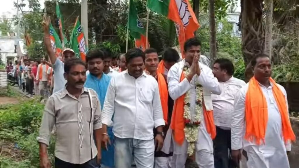 পুজো দিয়ে প্রচার শুরু করলেন উলূবেড়িয়া উত্তরের বিজেপি প্রার্থী 