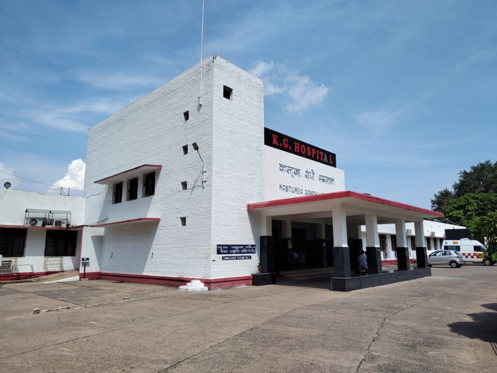 বাড়িতে ঝুলন্ত অবস্থায় এক মহিলার মৃত্যু ঘিরে চাঞ্চল্য