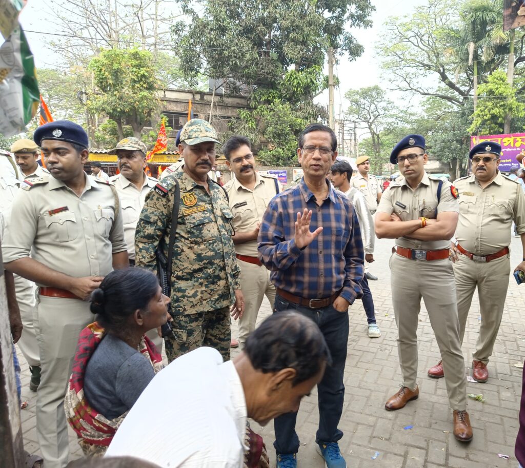 গুসকরায় কেন্দ্রীয় বাহিনীর সাথে রুট মার্চ