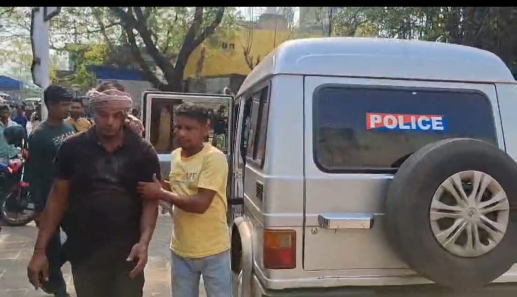 আইএসএফ কর্মীকে কুড়ুলের কোপ, অভিযোগ  তৃণমূলের বিরুদ্ধে 