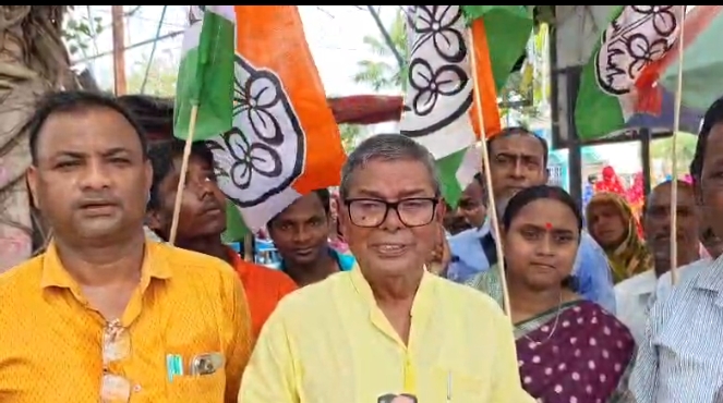 প্রায় চার কিলোমিটার পদযাত্রা, জনসংযোগে সাগর বিধানসভার তৃণমূল প্রার্থী বঙ্কিম হাজরা
