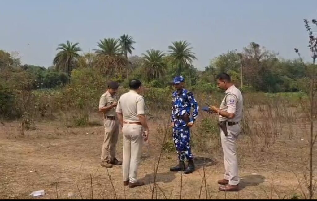 রক্তাক্ত অবস্থায় আদিবাসী যুবকের মৃতদেহ উদ্ধার ঘিরে চাঞ্চল্য, ঘটনাস্থলে বিশাল পুলিশ বাহিনী
