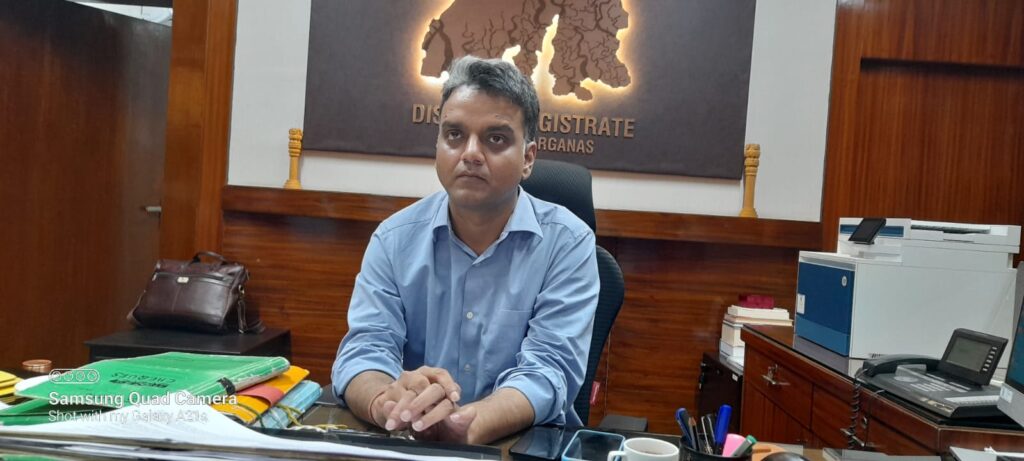 কমিশনের কড়া নির্দেশে তটস্থ নির্বাচক মন্ডলীর