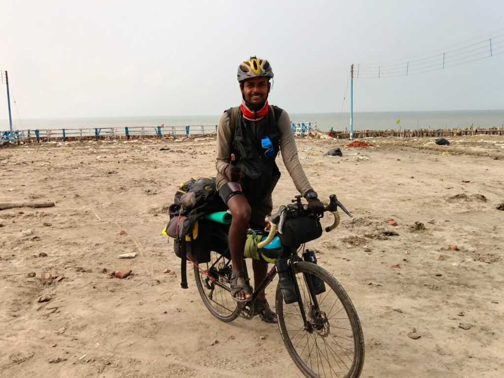 সাইকেলে চেপে সমুদ্রতীর রক্ষার বার্তা, কপিলমুনি আশ্রমে পৌঁছালেন শুভম পাল