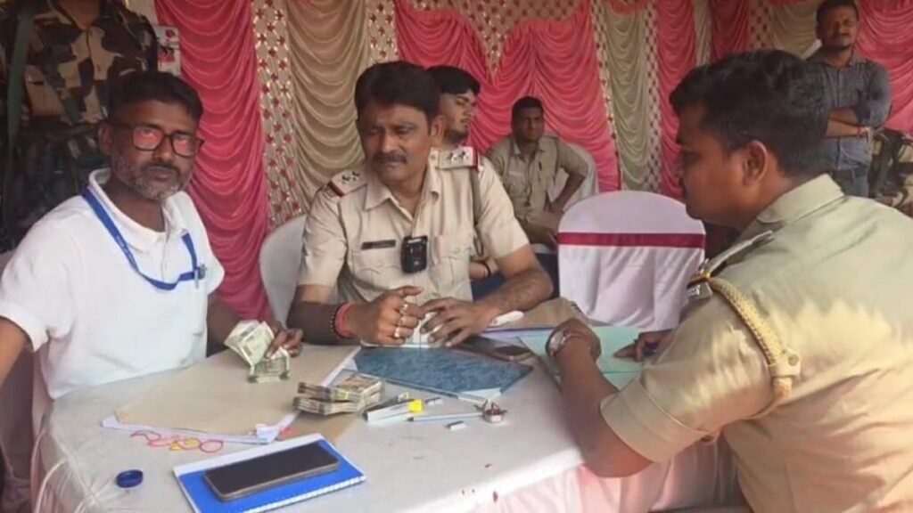 পশ্চিমবঙ্গ-ঝাড়খণ্ড সীমান্তে ডুবুর্ডিহি চেকপোস্টে নাকা তল্লাশি উদ্ধার বিপুল পরিমাণ টাকা