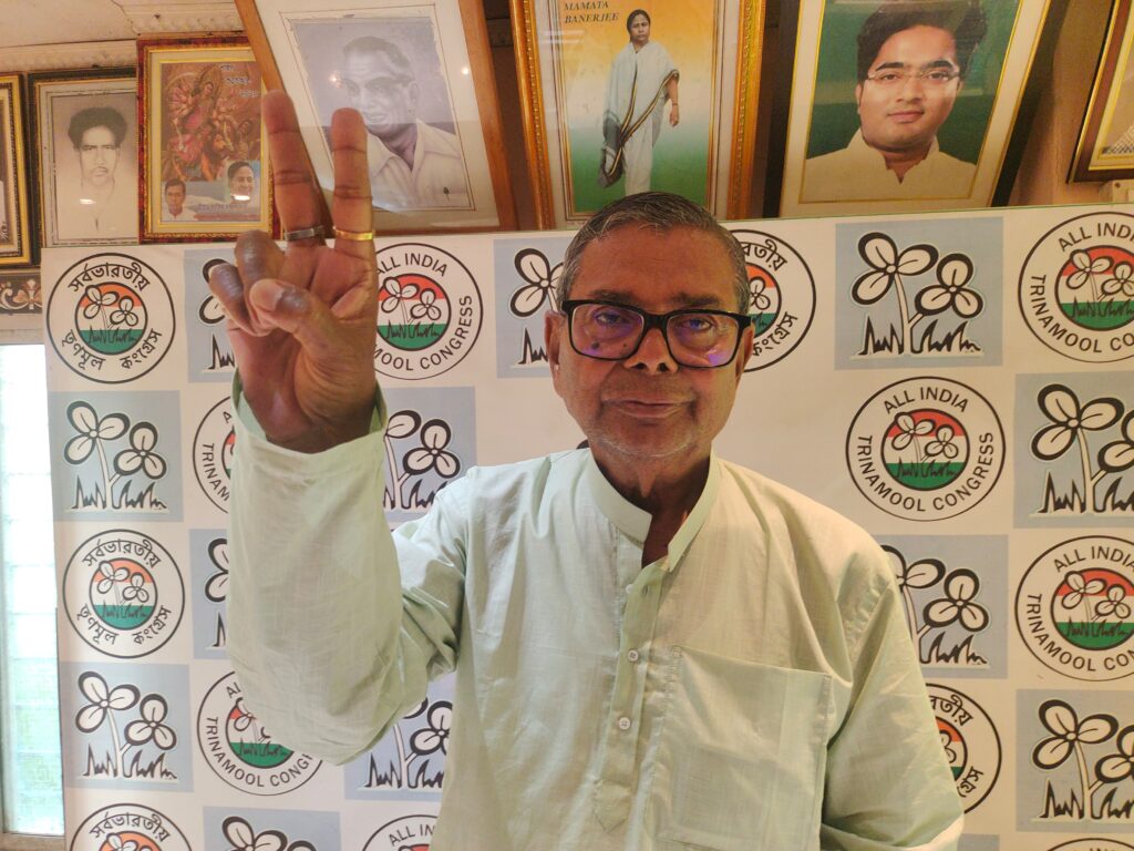 জেলার প্রবীণ ও অভিজ্ঞ রাজনীতিবিদ হিসাবে এবারেও ভোট ময়দানে বঙ্কিমচন্দ্র হাজরা