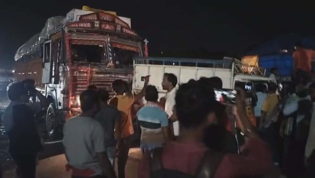 আসানসোল ১৯ নম্বর জাতীয় সড়কে দুর্ঘটনা, এলাকায় চাঞ্চল্য