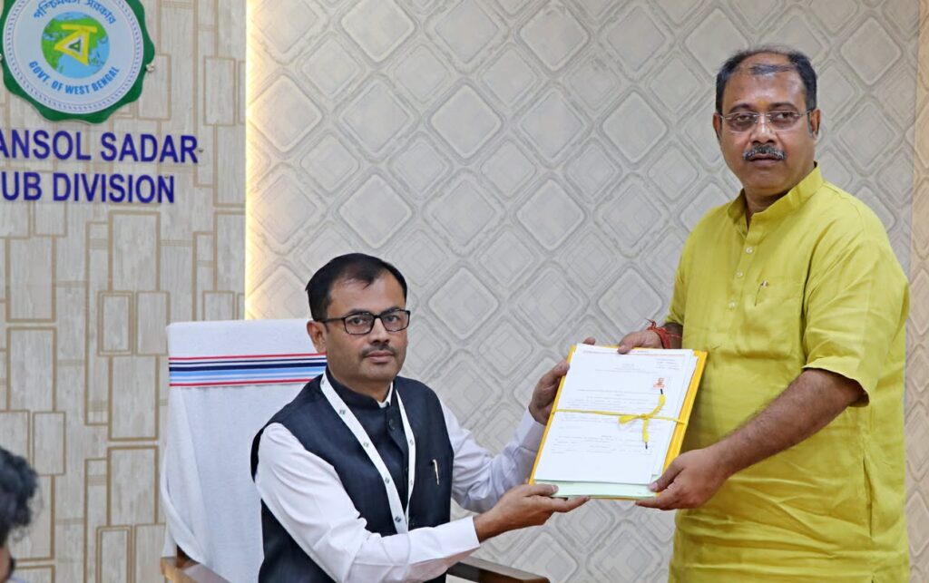 বিধানসভা নির্বাচন, মনোনয়ন জমা দিলেন বিজেপি প্রার্থী কৃষ্ণেন্দু মুখোপাধ্যায়