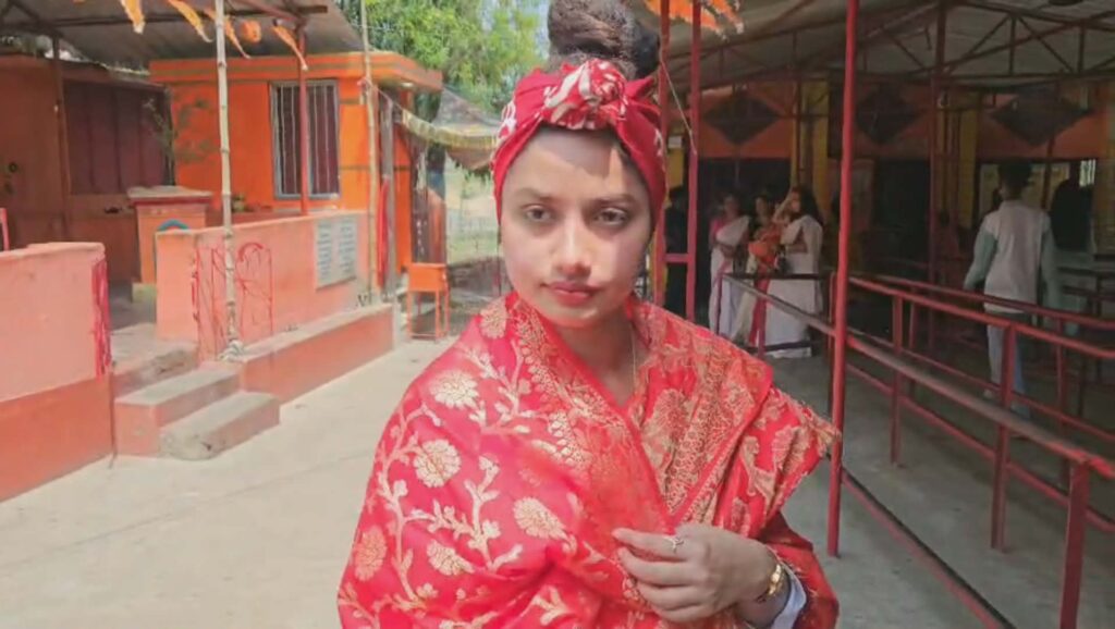 পুজো দিয়ে প্রচার শুরু করলেন রাজন্যা হালদার