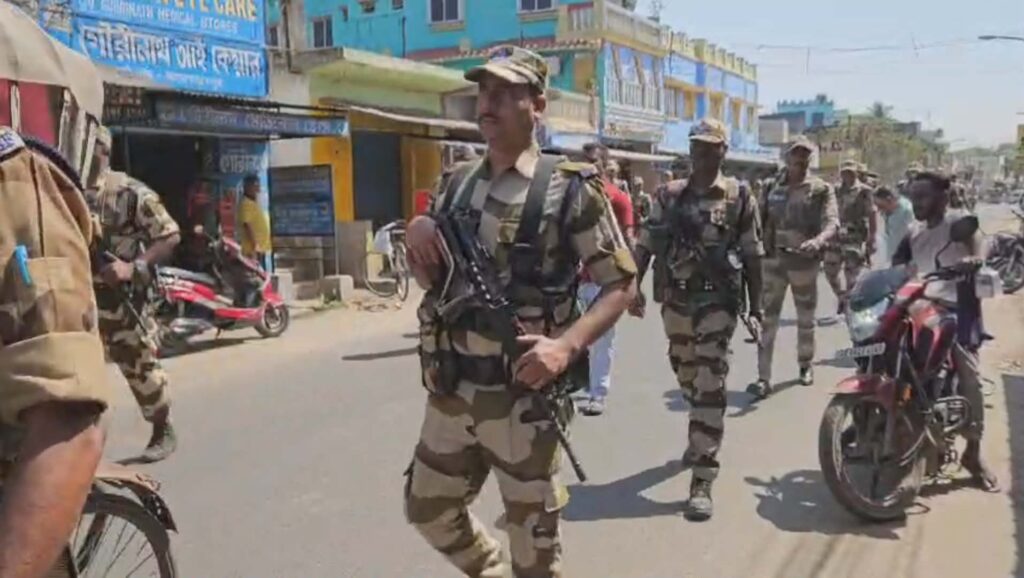 কেন্দ্রীয় বাহিনীর রুট মার্চ আসানসোলে 