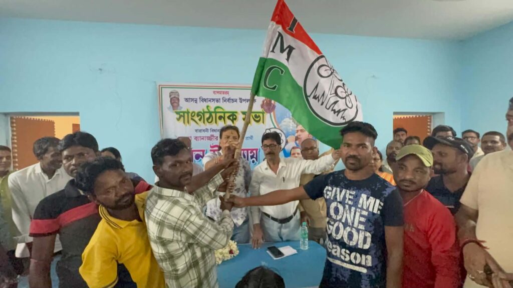বিজেপি সিপিএম থেকে বহু কর্মীর তৃণমূলে যোগদান