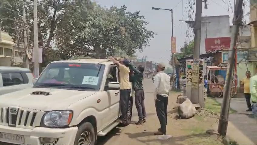 নির্বাচনী আচরণবিধি জারি হতেই কুলটিতে সরকারি জায়গা থেকে সরিয়ে দেওয়া হল ফেস্টুন ব্যানার