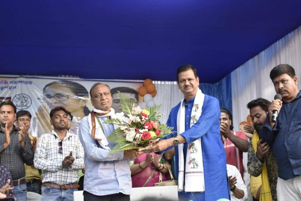 তৃণমূলের কর্মীসভায় উপস্থিত প্রার্থী এবং প্রাক্তন বিধায়ক 