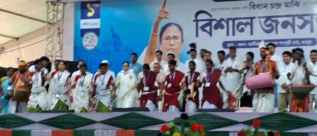 বীরভূমে মেগা জনসভায় তৃণমূল সুপ্রিমো দিলেন উন্নয়নের বার্তা 