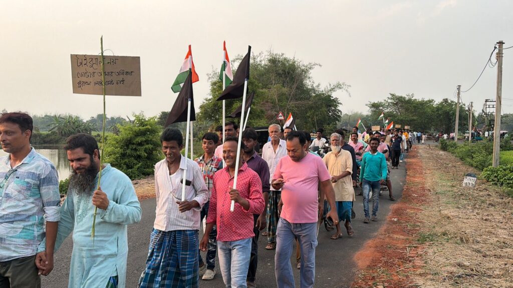 আউসগ্রাম – নাম বাদ যাওয়ার প্রতিবাদে মিছিল  