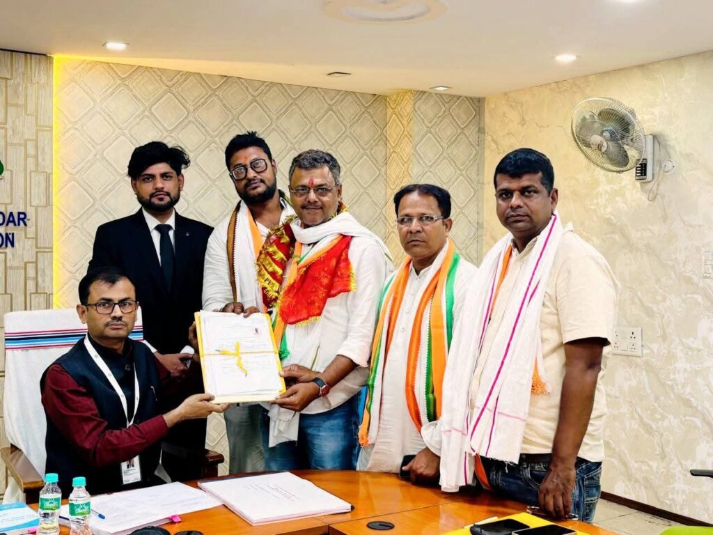 মনোনয়ন পত্র জমা দিলেন কংগ্রেস প্রার্থী 